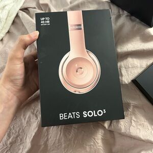 Rose Gold Beats Solo 3